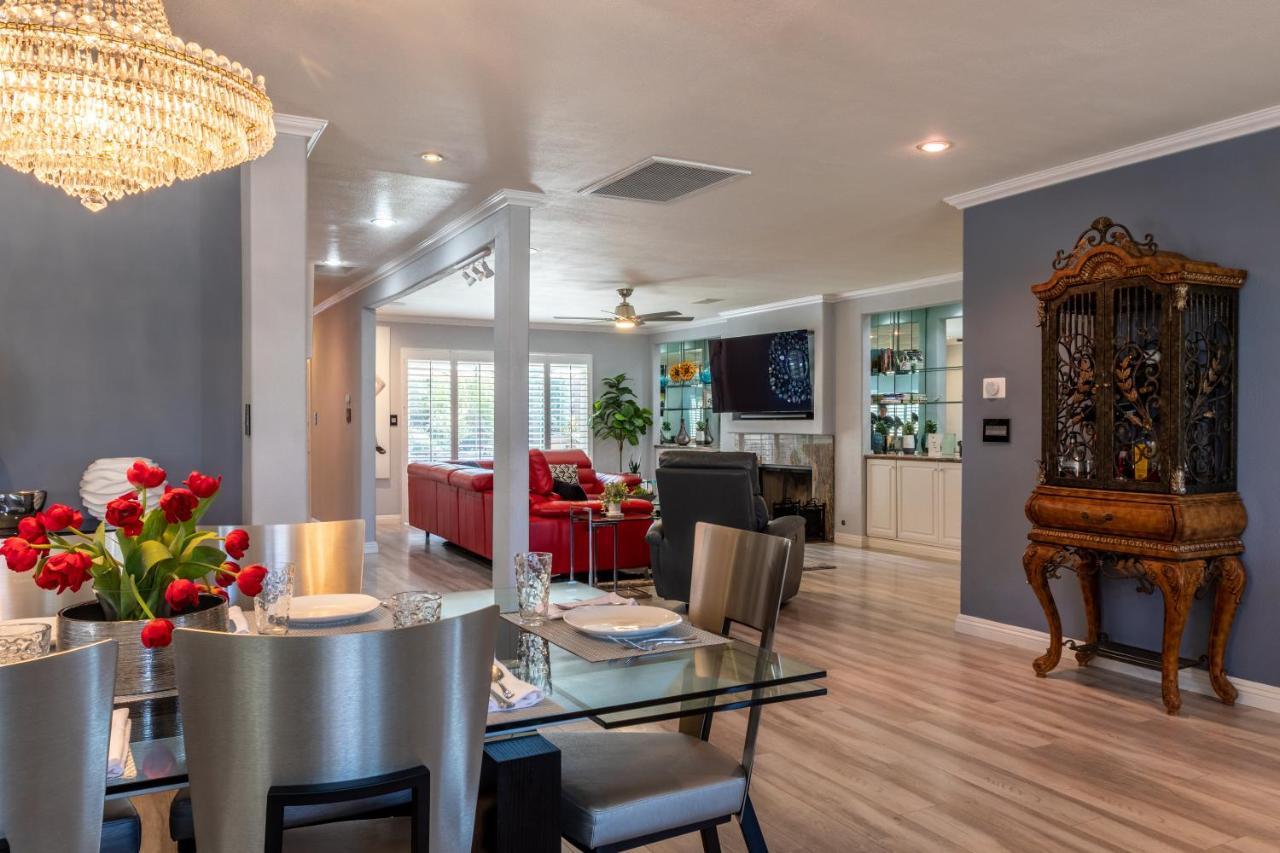 Stunning, Quiet Pvt Luxe Home! King Bed, Jacuzzi, Fire Pit, Bbq! Beautiful! Pousada