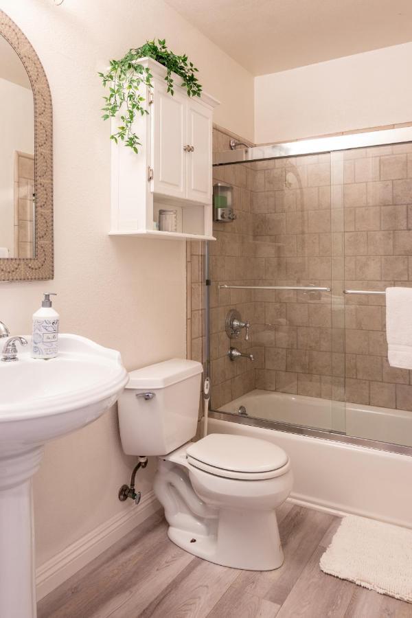 Pousada Stunning, Quiet Pvt Luxe Home! King Bed, Jacuzzi, Fire Pit, Bbq! Beautiful! Los Angeles